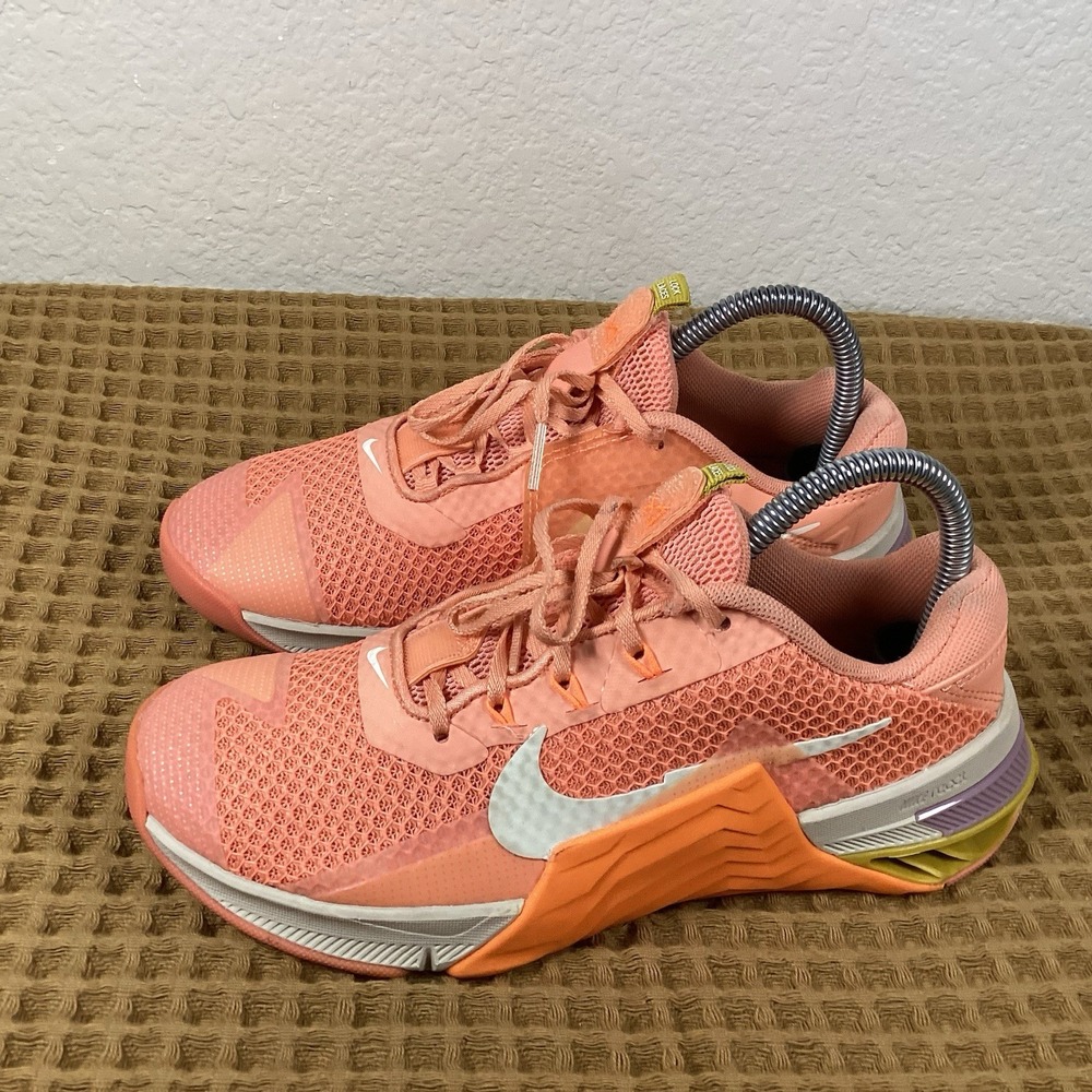 Nike Metcon 7 Womens Sz 7 Crimson Bliss Orange Pink Sail Training Gym CZ8280-600